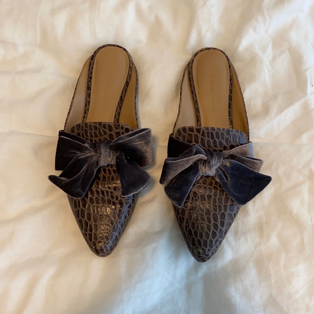 Velvet bow snakeskin slides
